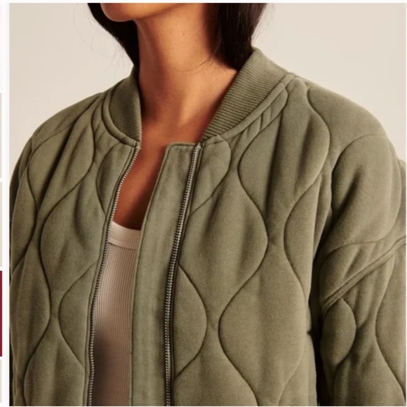 🚫SOLD🚫 NWT Abercrombie & Fitch Onion-Quilted Bomber Jacket - Picture 4 of 8